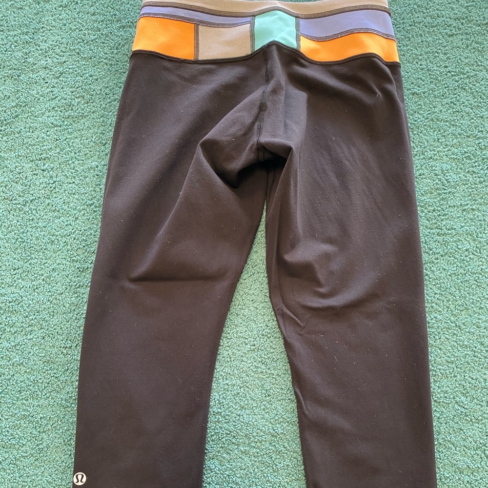 Lululemon capri With color block waist band